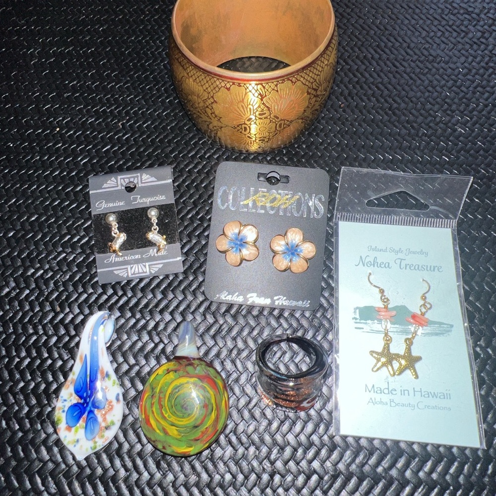 Seven piece jewelry bundle, glass pendants & ring, vintage bracelet, earrings